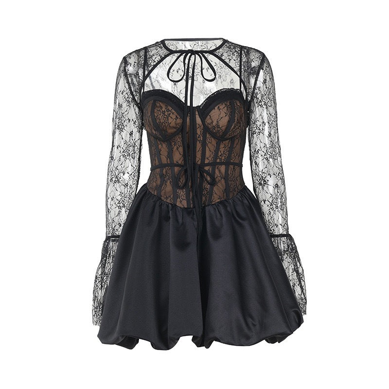 Damen Verspieltes Spitzenkleid mit großflächigen Rüschendetails und taillierter Silhouette Drune