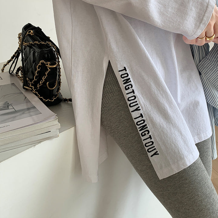 Damen längeres Oversized-Shirt mit seitlichen Schlitzen und modernem Schriftzug Drune