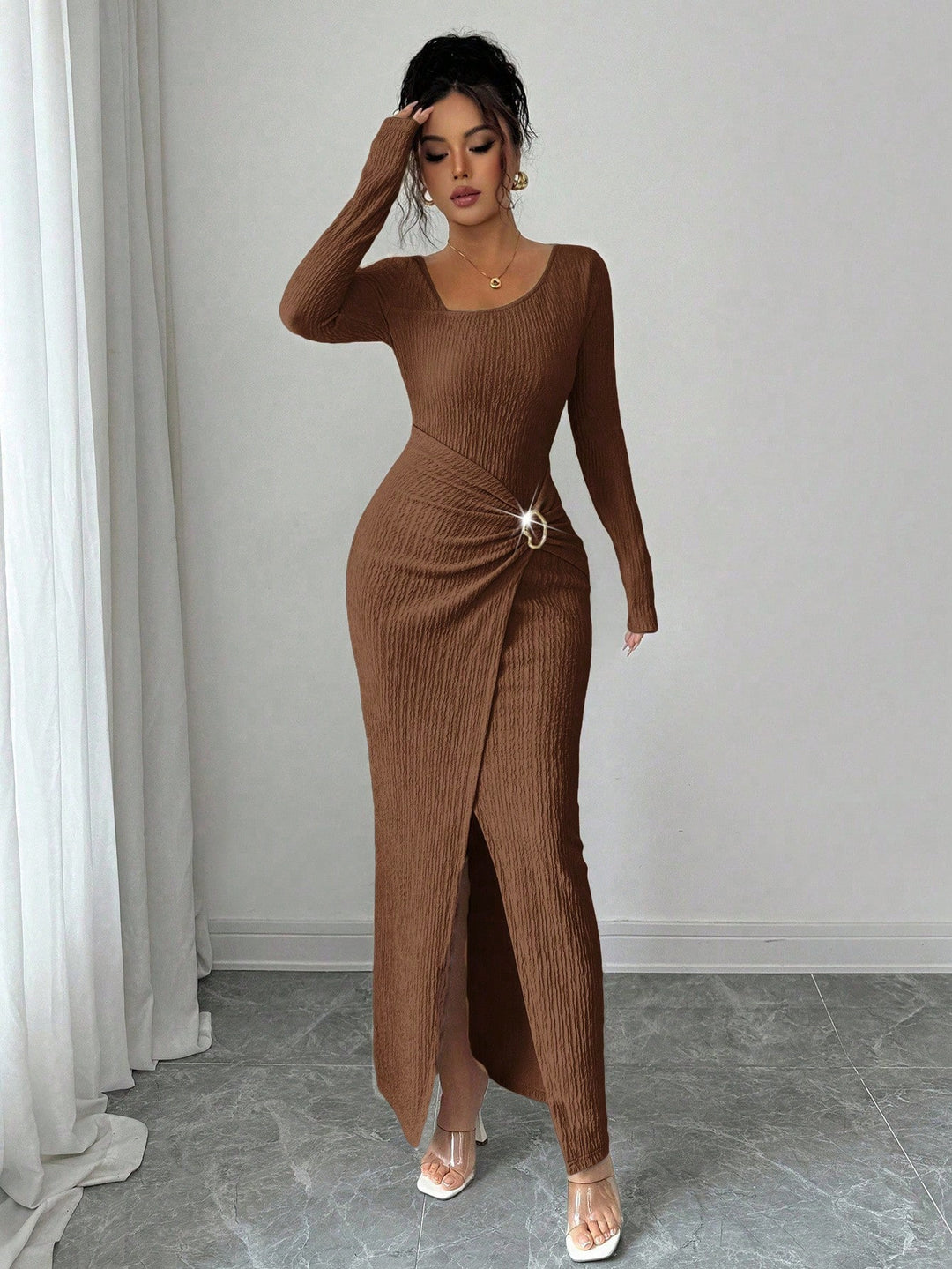 Damen nan figurbetontes Maxikleid aus geripptem Strick mit Wickeldetail und Schlitz Drune
