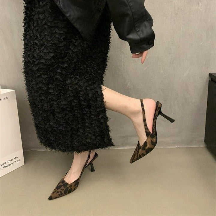 Damen Spitz zulaufende Slingback-Pumps mit niedrigem Stiletto-Absatz und Lackfinish Drune