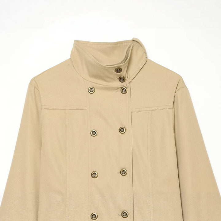 Damen Kurzblouson im Utility‑Stil mit hohem Stehkragen und doppelreihiger Knopfleiste Drune