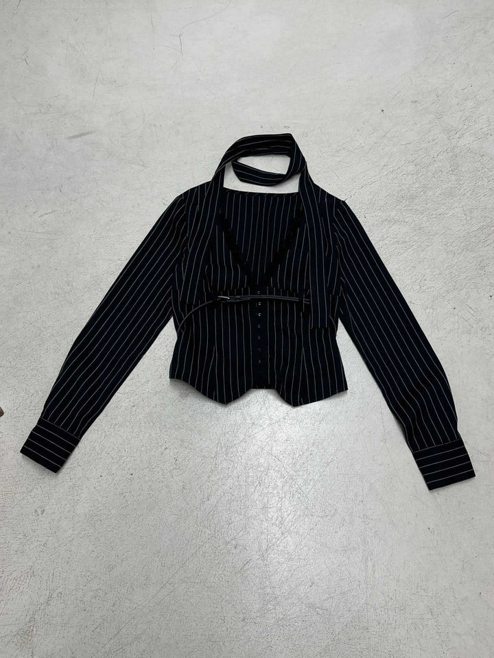 Damen nan tailliertes Langarmshirt mit Twist‑V‑Ausschnitt, Hemdkragen und Nadelstreifen-Optik Drune