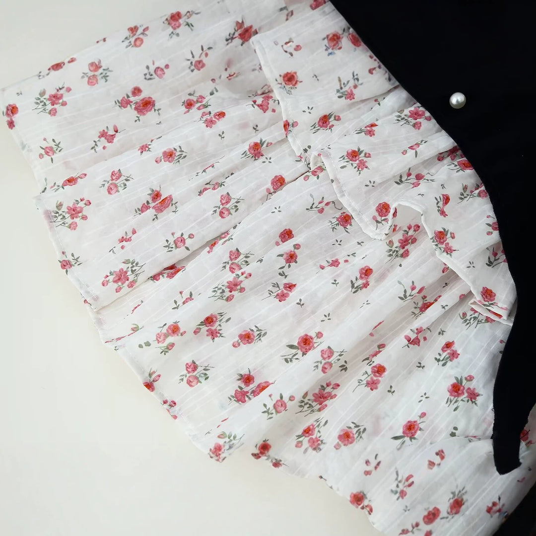 Damen Samt-Cropped-Jacke mit spitzem Schößchen, Perlenknopfleiste und Rüschenärmeln Drune