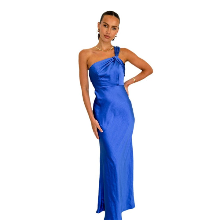 Damen elegant geschnittenes Maxikleid mit asymmetrischem Träger und fließendem Satin-Finish Drune