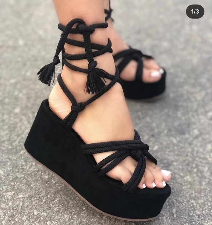 Damen Plateau-Sandalen mit geflochtenem Riemendesign Drune