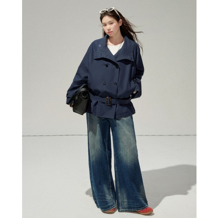 Damen Kurztrenchcoat mit taillierendem Gürtel und doppeltreiher Knopfleiste Drune