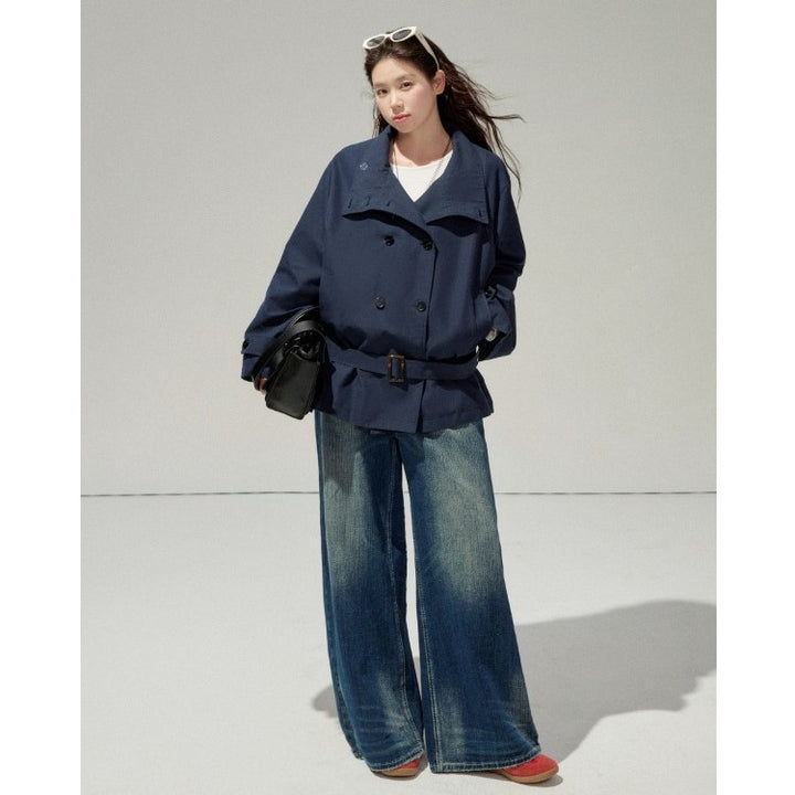 Damen Kurztrenchcoat mit taillierendem Gürtel und doppeltreiher Knopfleiste Drune