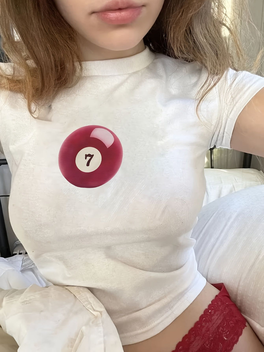 Damen Crop-T-Shirt mit animalistischem Lippenmotiv und auffälligem Schriftzug Drune