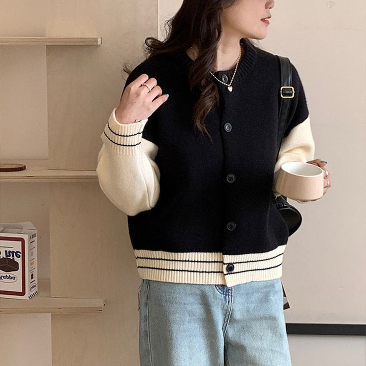 Damen Strickjacke mit kontrastierenden Ärmeln und praktischen Knopfdetails Drune