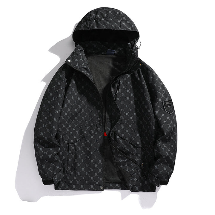 Herren Kapuzen-Softshelljacke mit Allover‑Monogramm, atmungsaktivem Meshfutter und Reißverschlusstaschen Drune