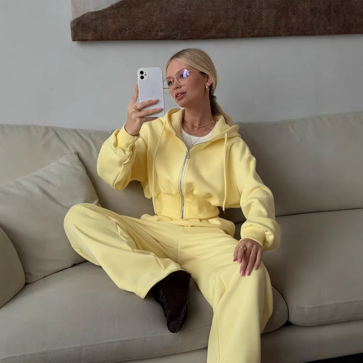 Damen gekürztes Reißverschluss-Hoodie mit Kapuze und hochgeschnittene Relax-Jogginghose mit elastischem Bund Drune