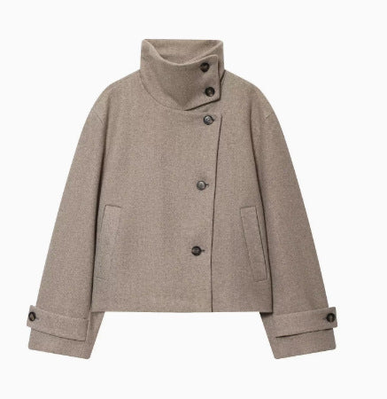 Damen 9800+ kurze boxy‑Wollmix‑Jacke mit hohem Funnelkragen, asymmetrischer Knopfleiste und verstellbaren Manschetten Drune