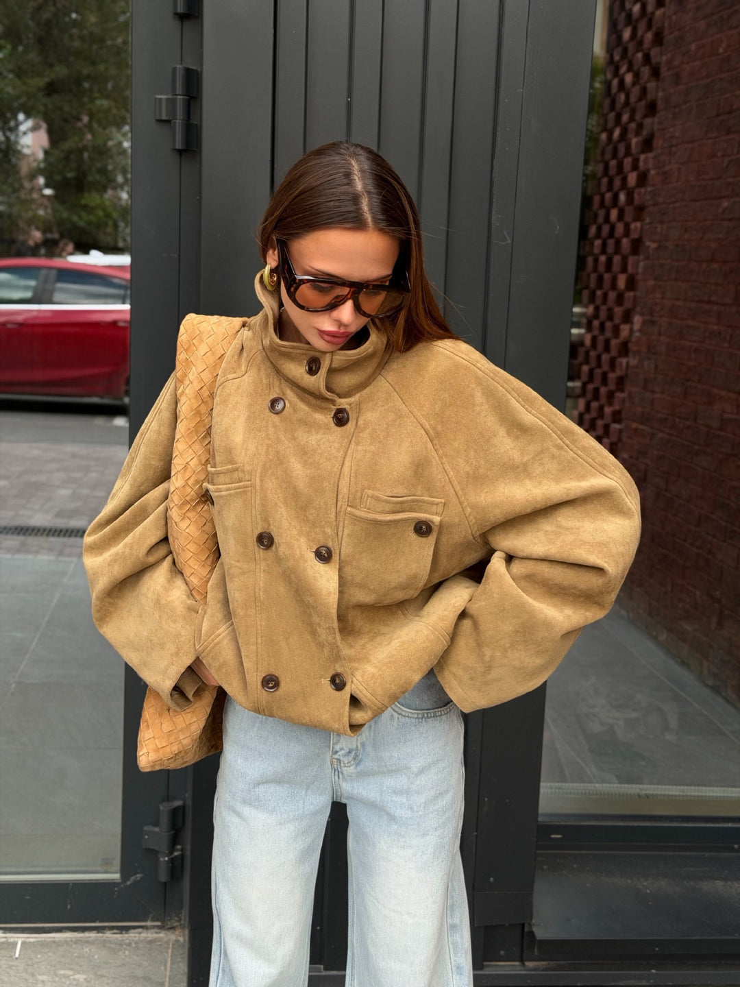 Damen Kurze doppeltreihige Veloursjacke mit Stehkragen, Ballonärmeln und aufgesetzten Taschen Drune