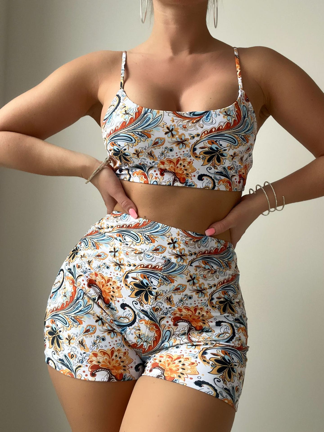 Damen Sportliches Crop-Top und High-Waist Shorts Set Drune