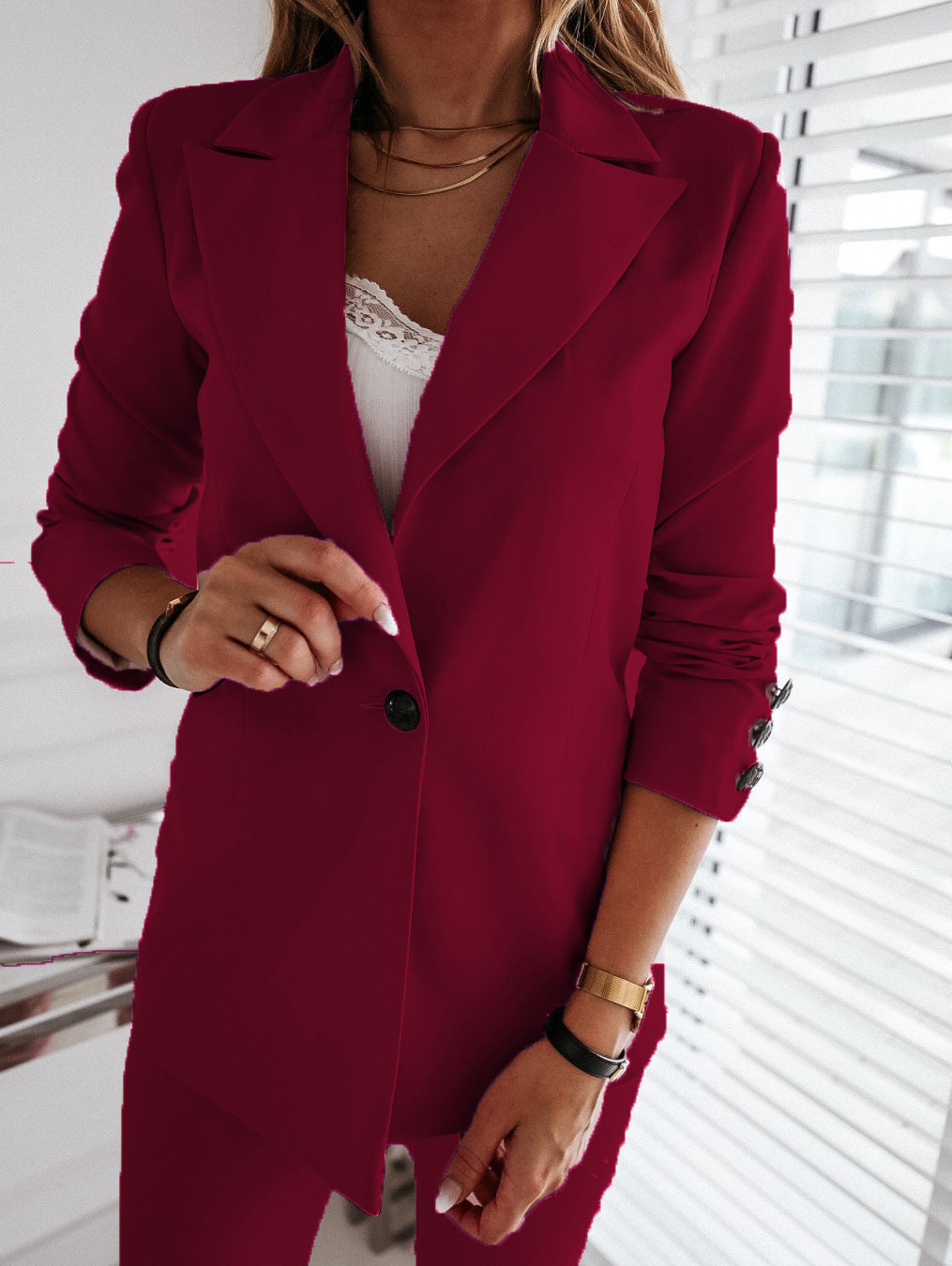 Damen Langblazer mit einreihiger Knopfleiste, tailliertem Schnitt und soften Schulterpolstern Drune