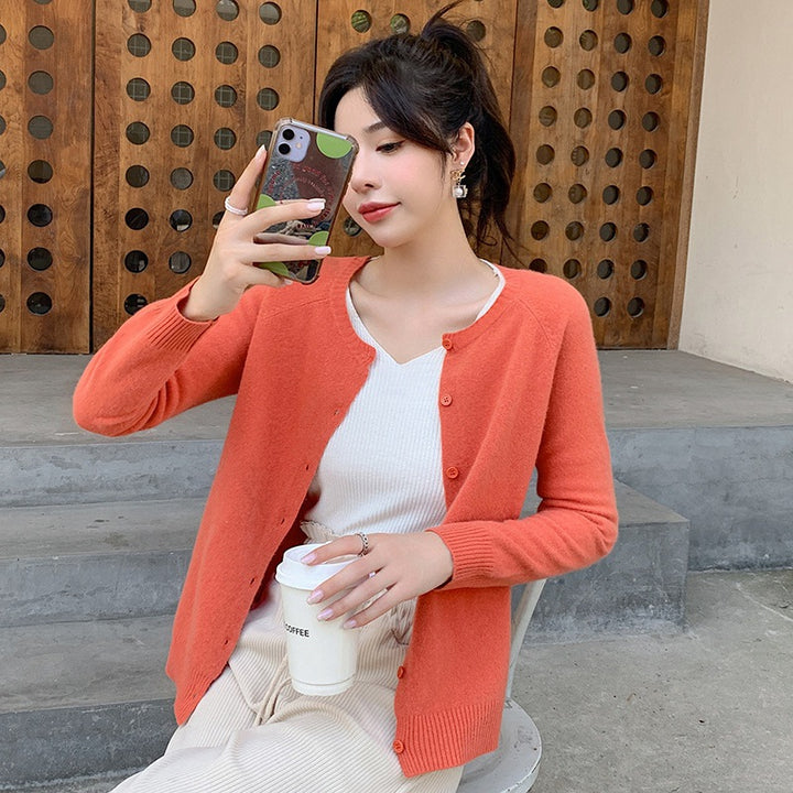 Damen Kurzgeschnittener Feinstrick-Cardigan mit Rundhalsausschnitt und kastiger Passform Drune