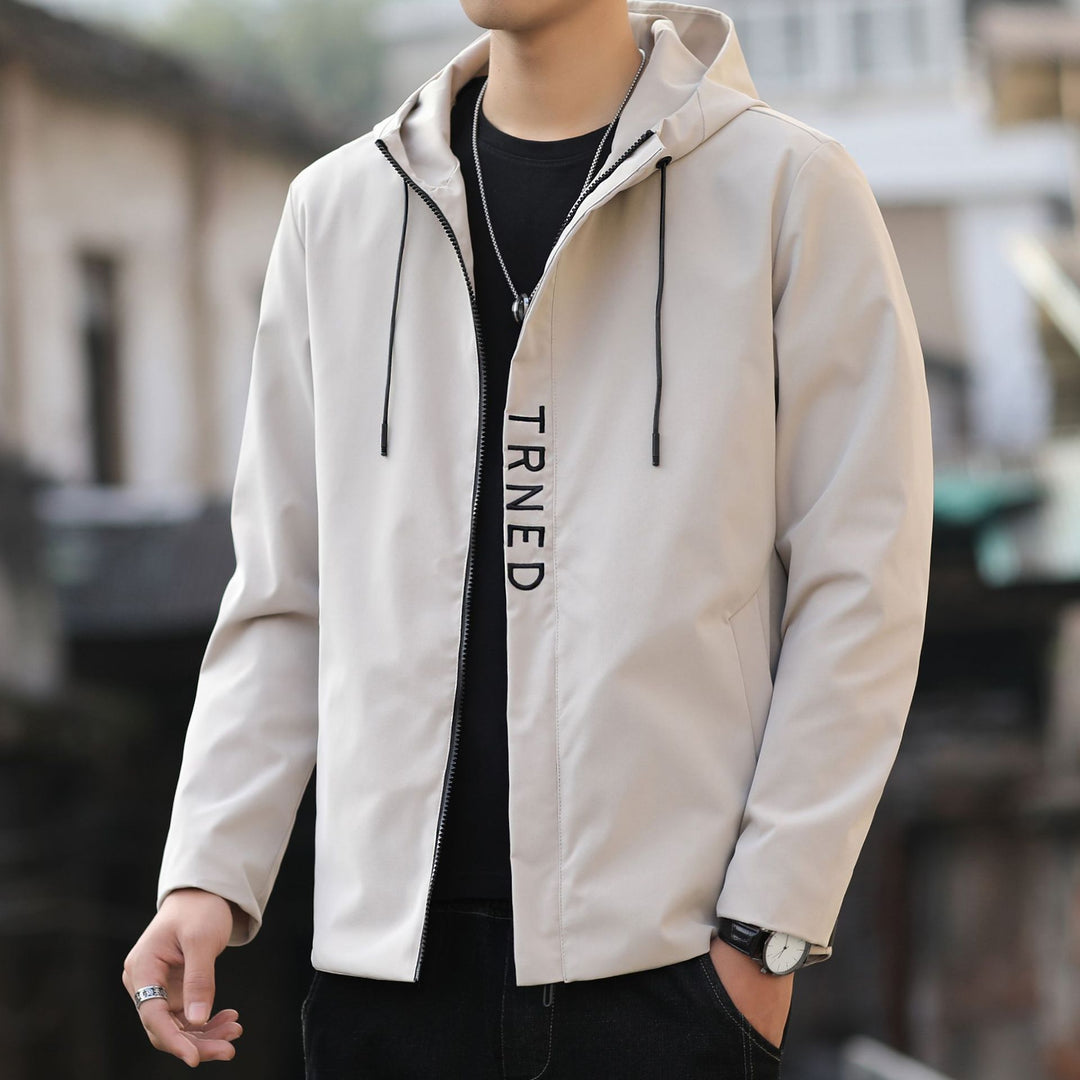 Herren leichte Kapuzen‑Shelljacke mit verdecktem Reißverschluss und minimalistischer Utility‑Optik Drune