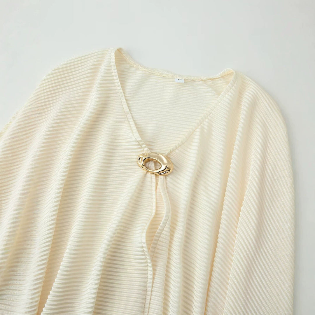 Damen Plissierter Cape‑Poncho mit V‑Ausschnitt und Schmuckverschluss Drune