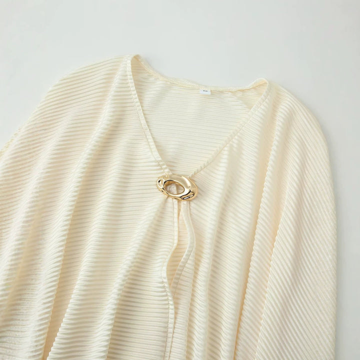 Damen Plissierter Cape‑Poncho mit V‑Ausschnitt und Schmuckverschluss Drune