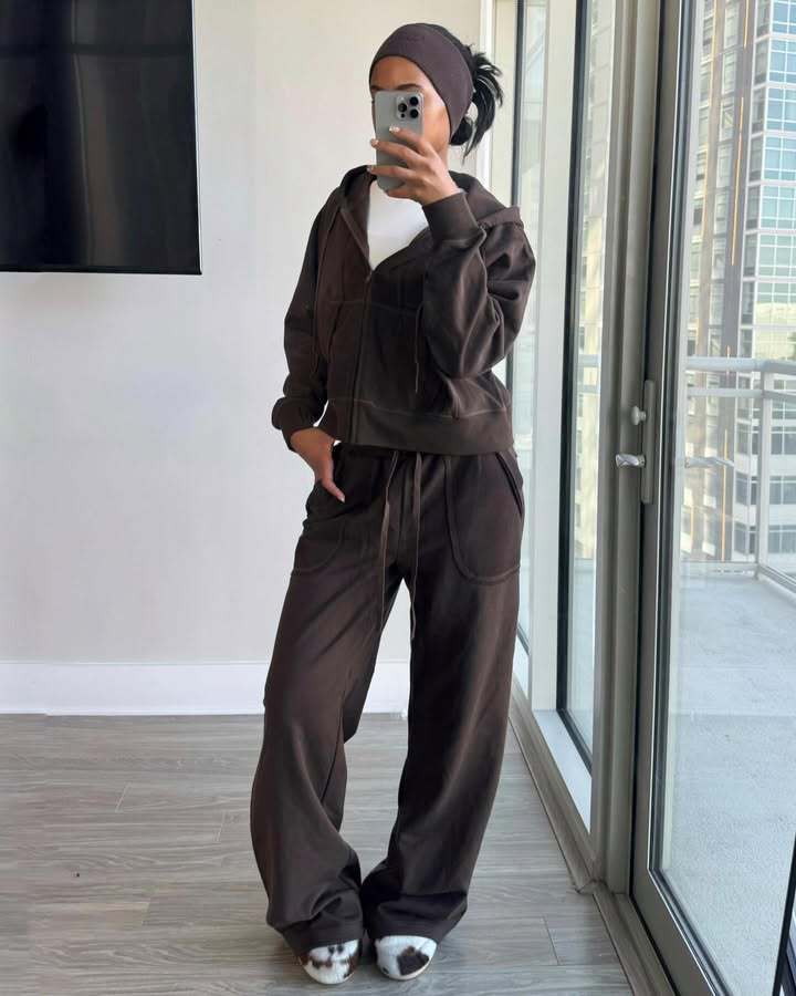 Damen Sportanzug mit modernem Hoodie und weiten Hosen Drune