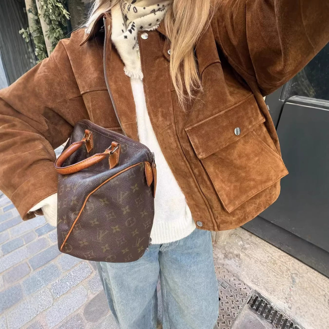 Damen Kurze Boxy-Jacke in Wildlederoptik mit Funnelkragen und großen Klappentaschen Drune