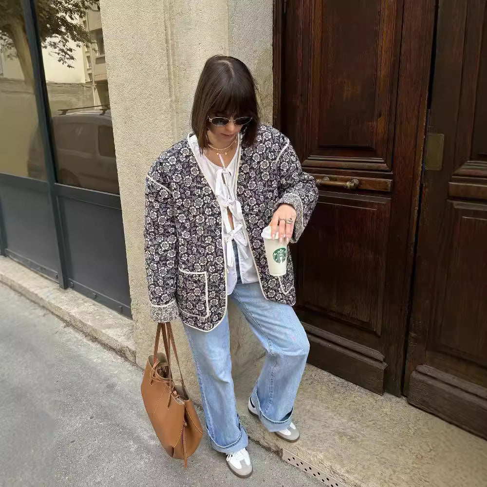 Damen nan gesteppte Kimono-Jacke mit floralem Alloverprint, V-Ausschnitt, kontrastpaspel und aufgesetzten Taschen Drune