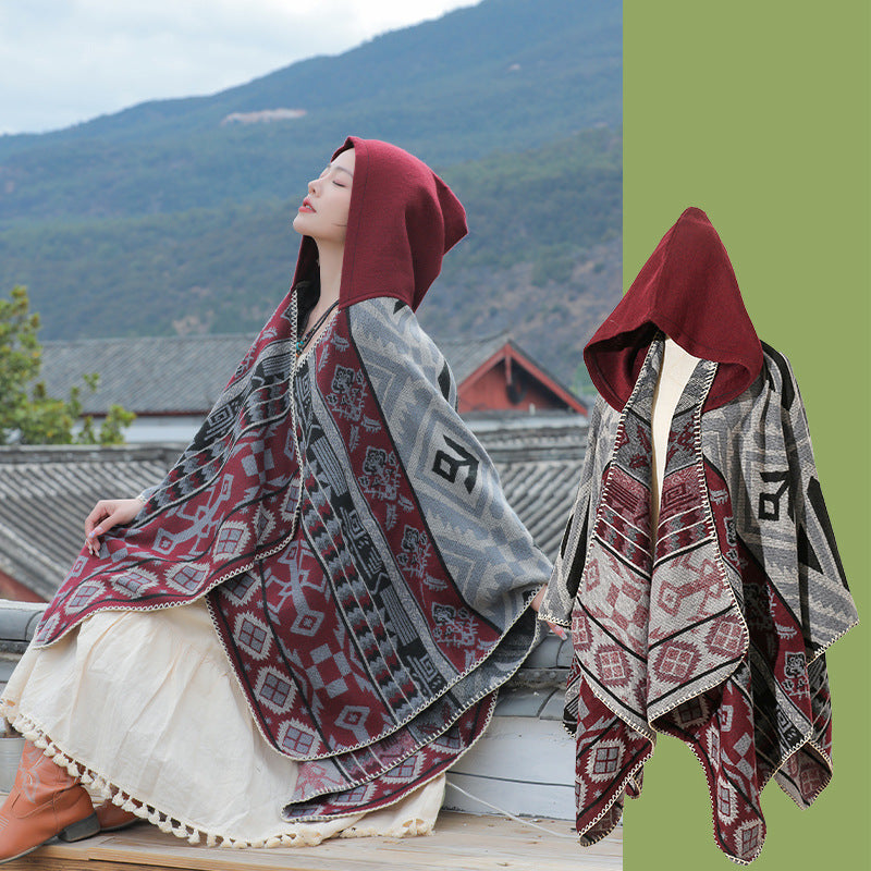 Warmer, böhmischer Schal mit Kapuze im Ethno-Stil