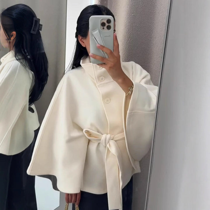 Damen Elegantes Woll-Cape mit Taillengürtel, Stehkragen und verdeckter Knopfleiste Drune