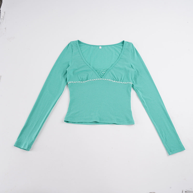 Damen Tailliertes Cropped-Longsleeve mit V‑Ausschnitt, feinem Rippstrick und Spitzen-Unterbrust Drune