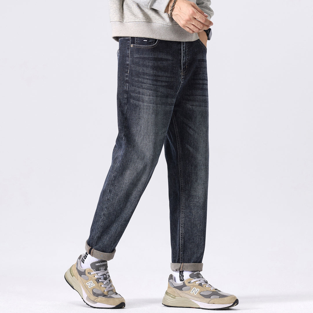 Herren konisch geschnittene Denimhose mit mittlerer Leibhöhe, relaxed Fit und dezenter Used-Optik Drune