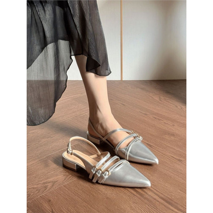 Damen Spitz zulaufende flache Lack-Slingbacks mit dreifacher Zierriemen-Optik und kleinem Blockabsatz Drune