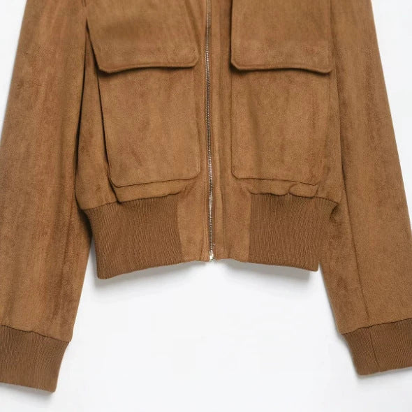 Damen Kurzer Veloursleder‑Bomber mit Stehkragen, aufgesetzten Klappentaschen und Rippenbündchen Drune
