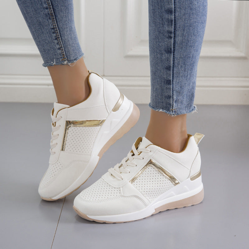 Damen  Keil‑Sneaker mit perforiertem Microfaser‑Upper, gepolsterter Fersenkappe und rutschfester Profilsohle Drune