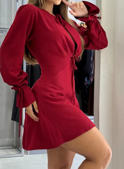 Damen Mini-Kleid mit tiefer Dekolleté und effektvollen Ärmelverzierungen Drune