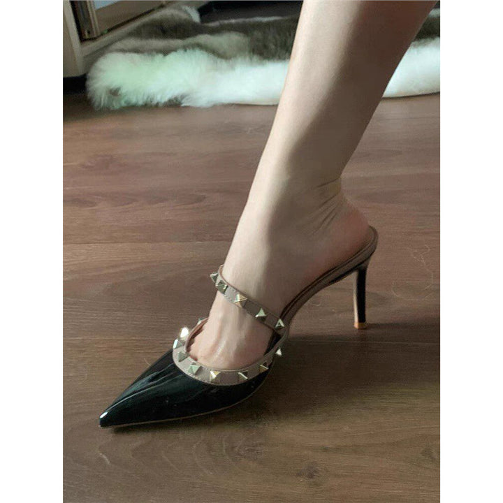 Damen Elegante spitz zulaufende Pantoletten mit doppeltem Nietenriemen und hohem Stiletto‑Absatz Drune