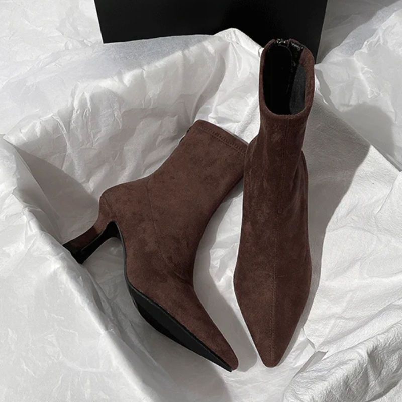 Damen spitz zulaufende Ankle-Boots aus Veloursleder mit sculpted Heel und schmalem Schaft Drune