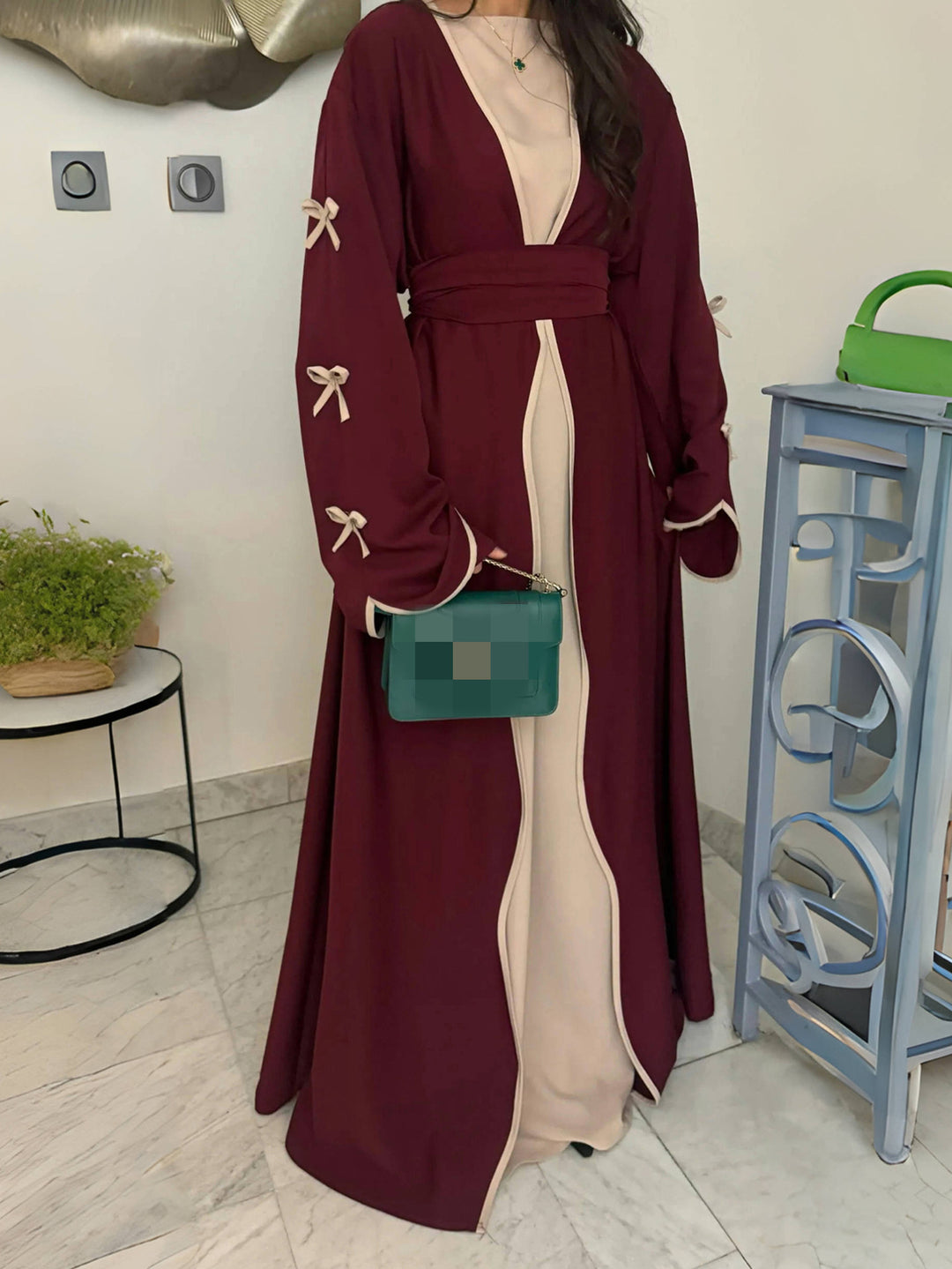Damen nan elegante Abaya-Kaftan mit weitem Trompetenärmel, kontrastierender Passe und Wickelgürtel Drune