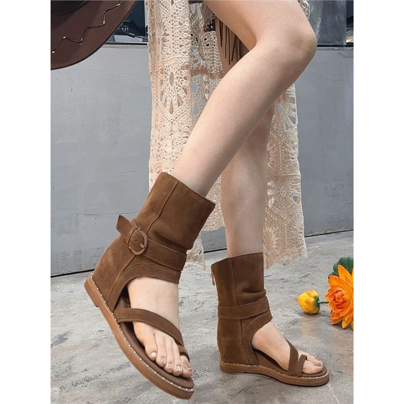 Damen knöchelhohe Veloursleder‑Sandalette mit Zehenring und verstellbarem Schaftriemen Drune