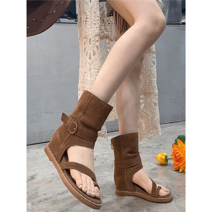 Damen knöchelhohe Veloursleder‑Sandalette mit Zehenring und verstellbarem Schaftriemen Drune