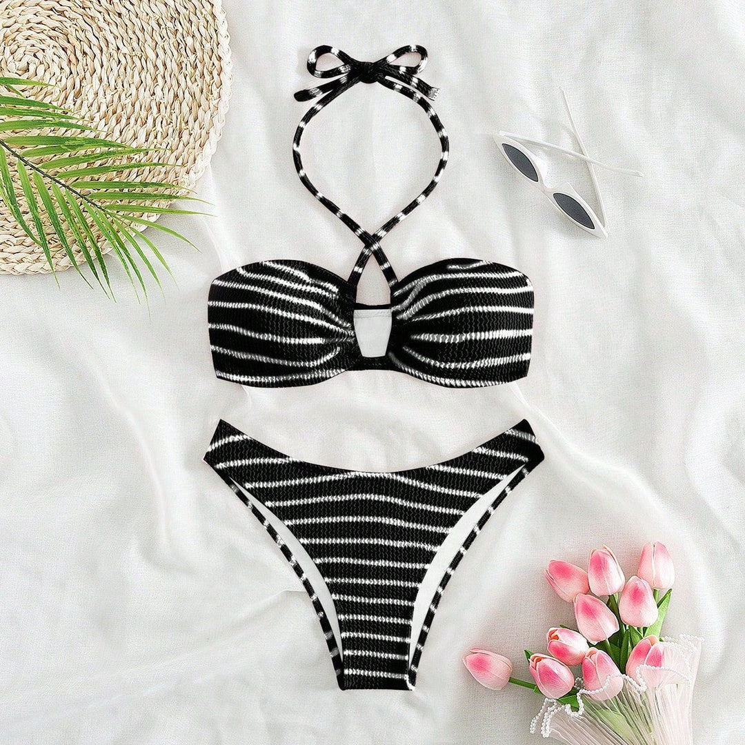Damen Bandeau-Bikini mit verspieltem Schnitt und trendigen Bindebändern Drune