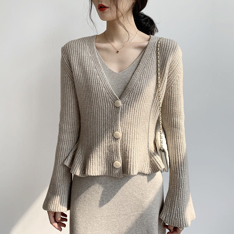 Damen gestrickte Jacke mit V-Ausschnitt und schwingendem Saum Drune