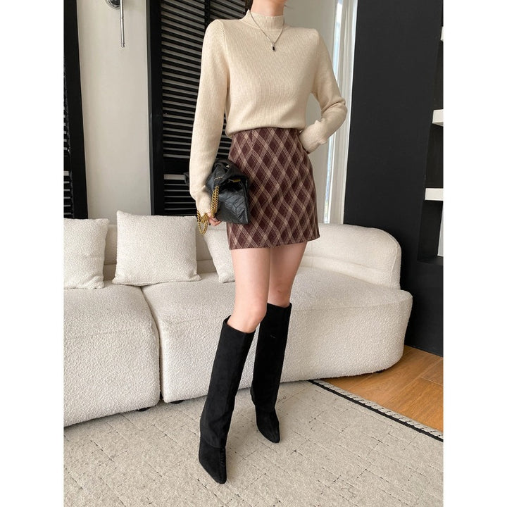 Damen figurbetontes Strickoberteil mit hohem Kragen und eleganten Rippdetails Drune