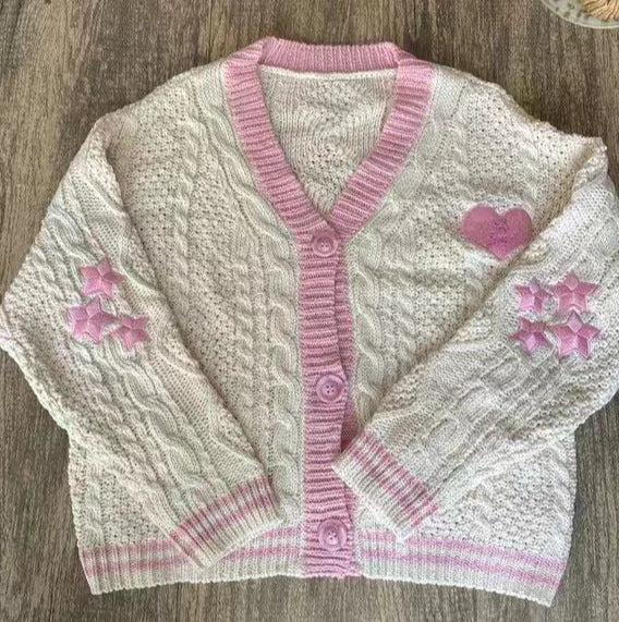 Damen nan gestrickte Cardigan mit Zopfmuster V-Ausschnitt und Herz- und Sternapplikationen Drune