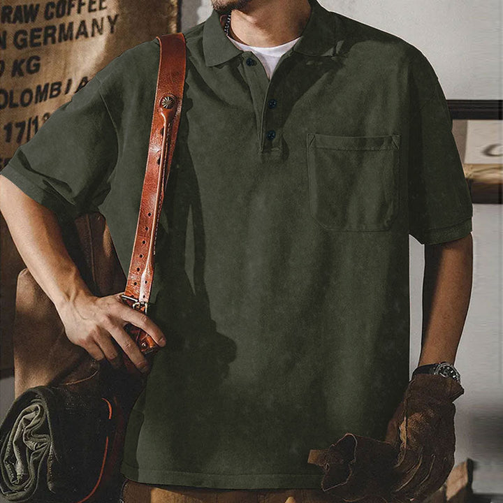 Herren nan locker geschnittenes Baumwoll-Poloshirt mit aufgesetzter Brusttasche und kurzer Knopfleiste Drune