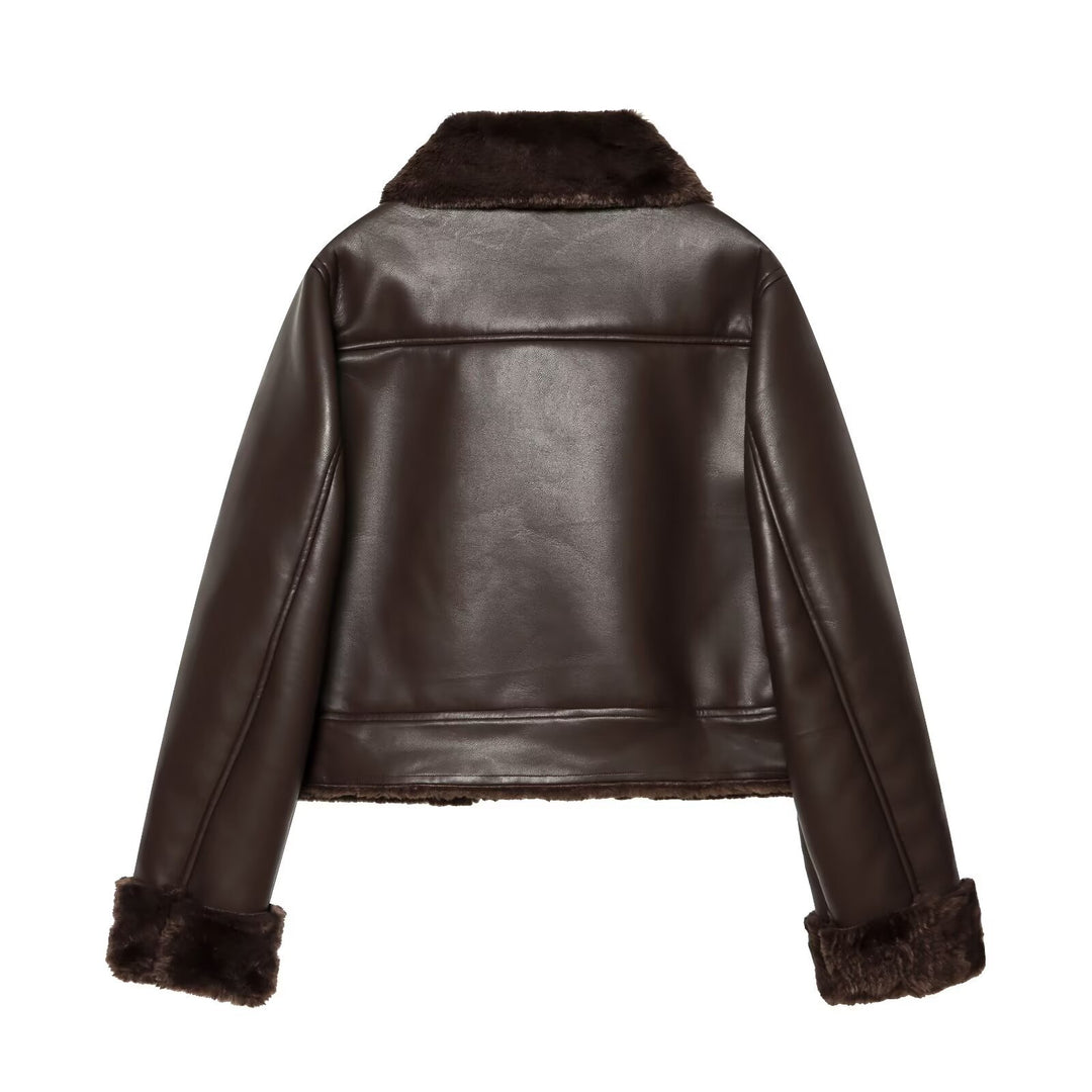 Damen Kurze wattierte Kunstlederjacke mit Teddy-Futter, Fellkragen und aufgesetzten Pattentaschen Drune