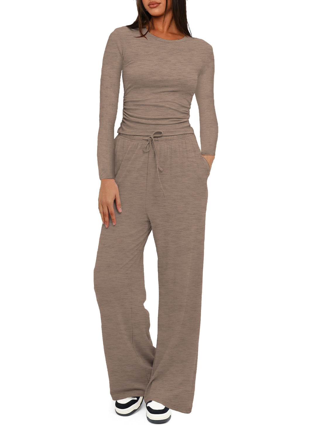 Damen Figurnahe Langarmshirt mit seitlicher Raffung und weiter Tunnelzug-Jogginghose Drune