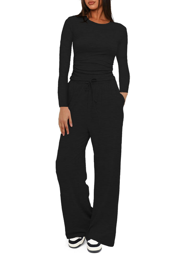 Damen Figurnahe Langarmshirt mit seitlicher Raffung und weiter Tunnelzug-Jogginghose Drune