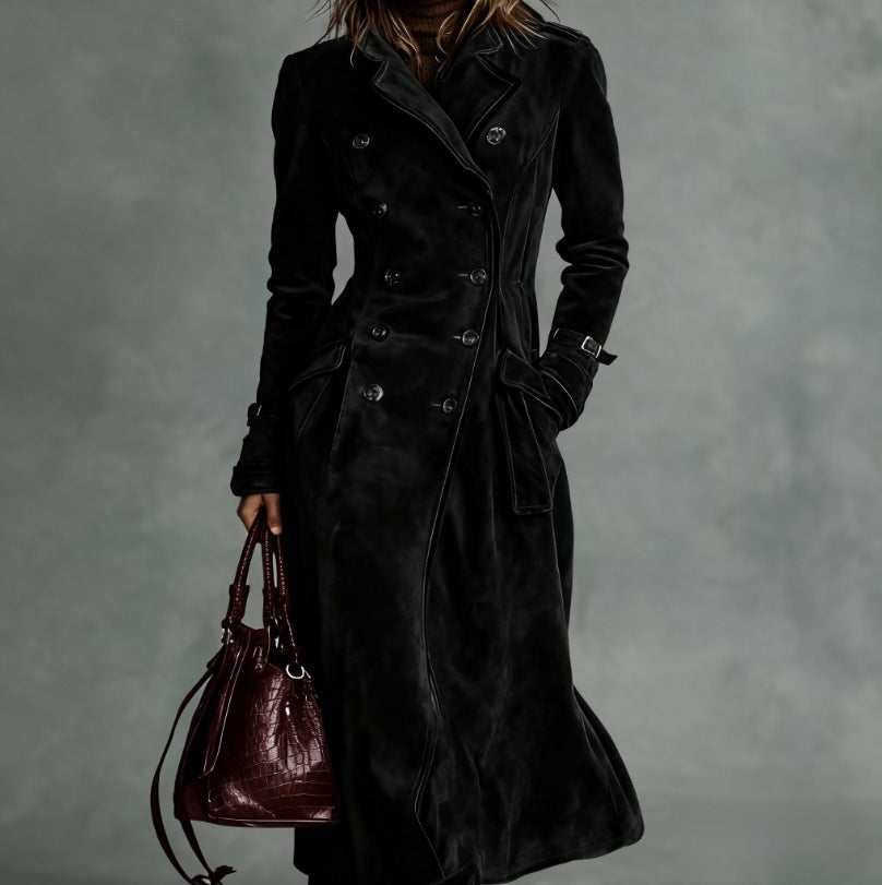 Damen Langer Taillierter Trenchcoat aus Veloursleder‑Optik mit doppelreihiger Knopfleiste und Schnallenmanschetten Drune