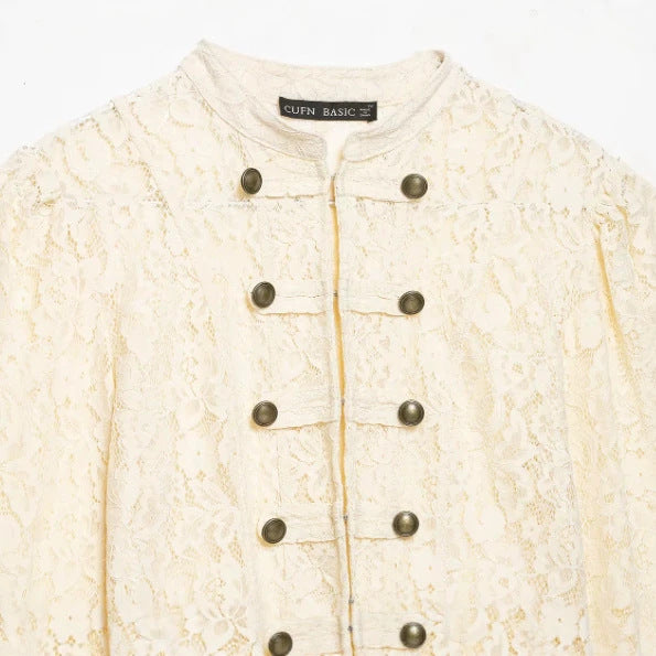Damen Kurze Spitzenjacke im Military‑Look mit Stehkragen und Zierknopfleiste Drune