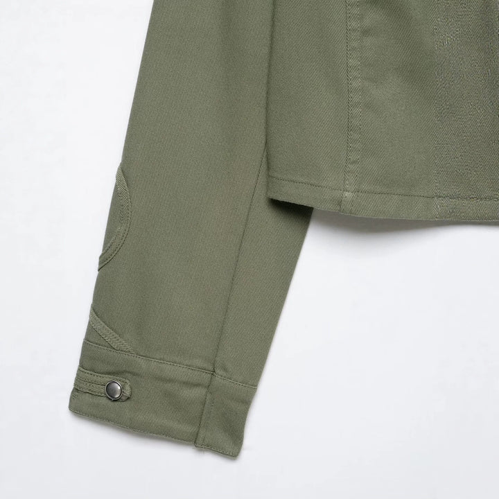 Damen Cropped Offiziersjacke im Military‑Look mit Stehkragen und dekorativen Druckknopfleisten Drune